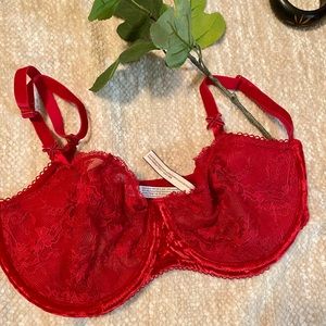 NWOT Victoria’s Secret Dream Angels Lace Bra
